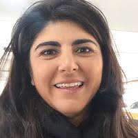 Foto de Ariane Silva Sorrindo