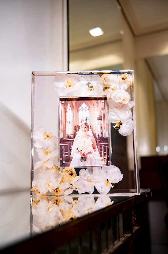 Porta-retrato de resina com flores secas