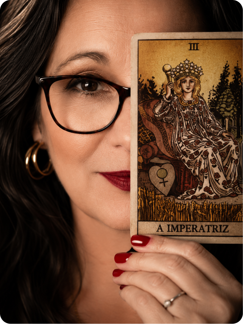 Cíntia Regina — Professora de Tarô