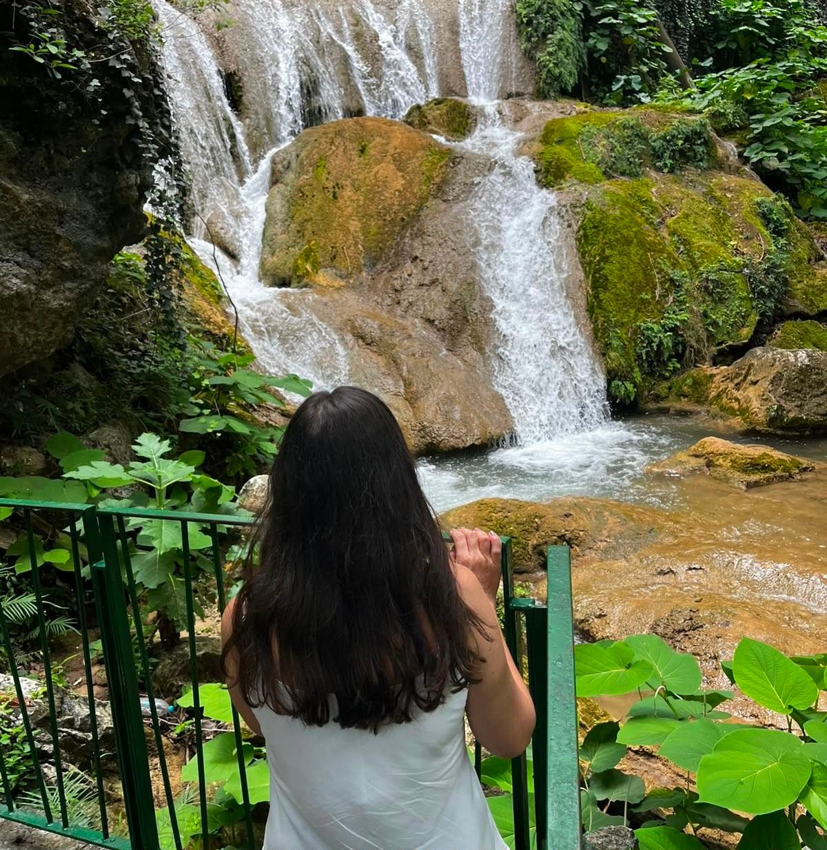 Jardim zen com pedras e areia