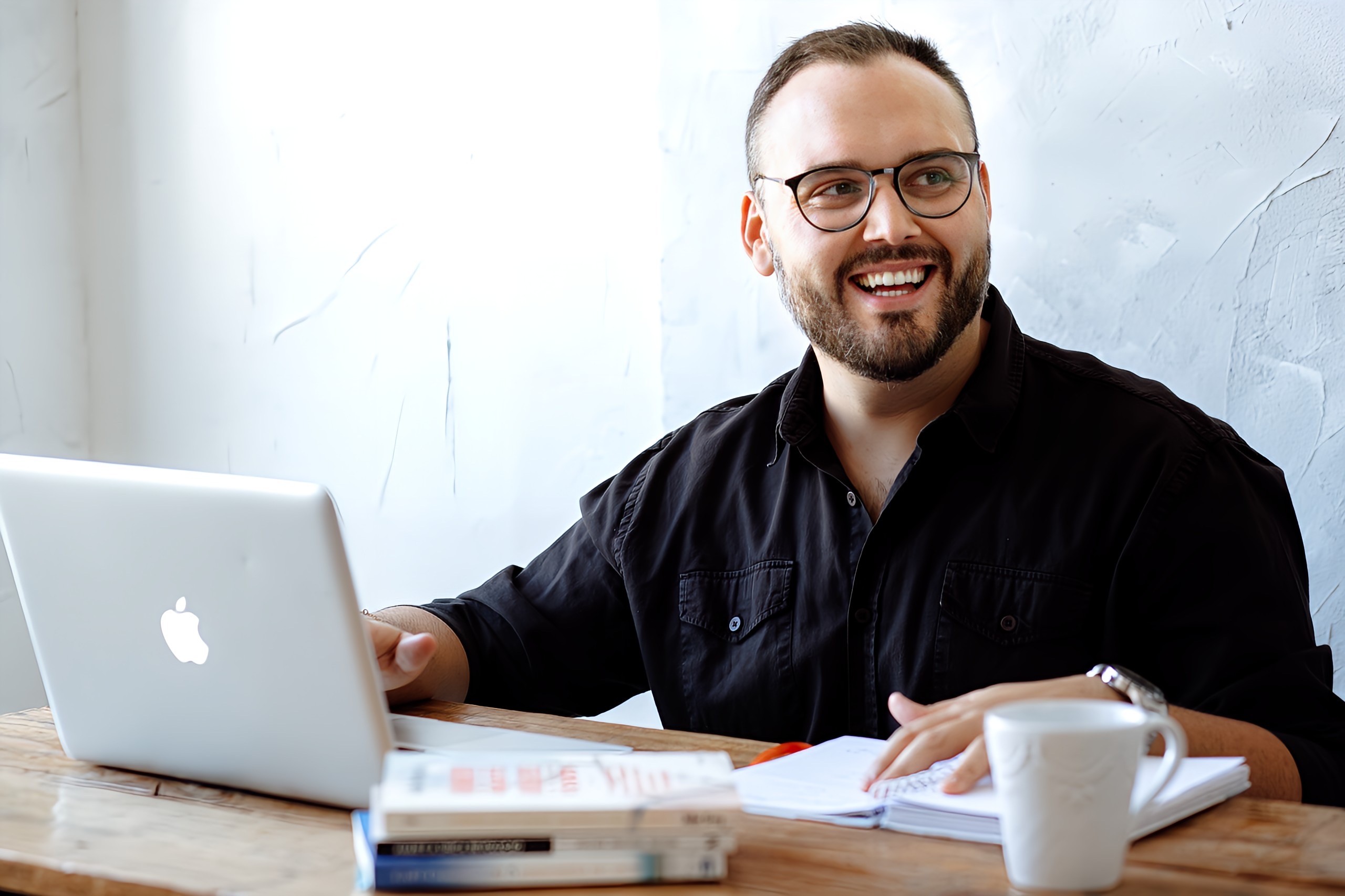 Diego Eller em ambiente de consultório premium