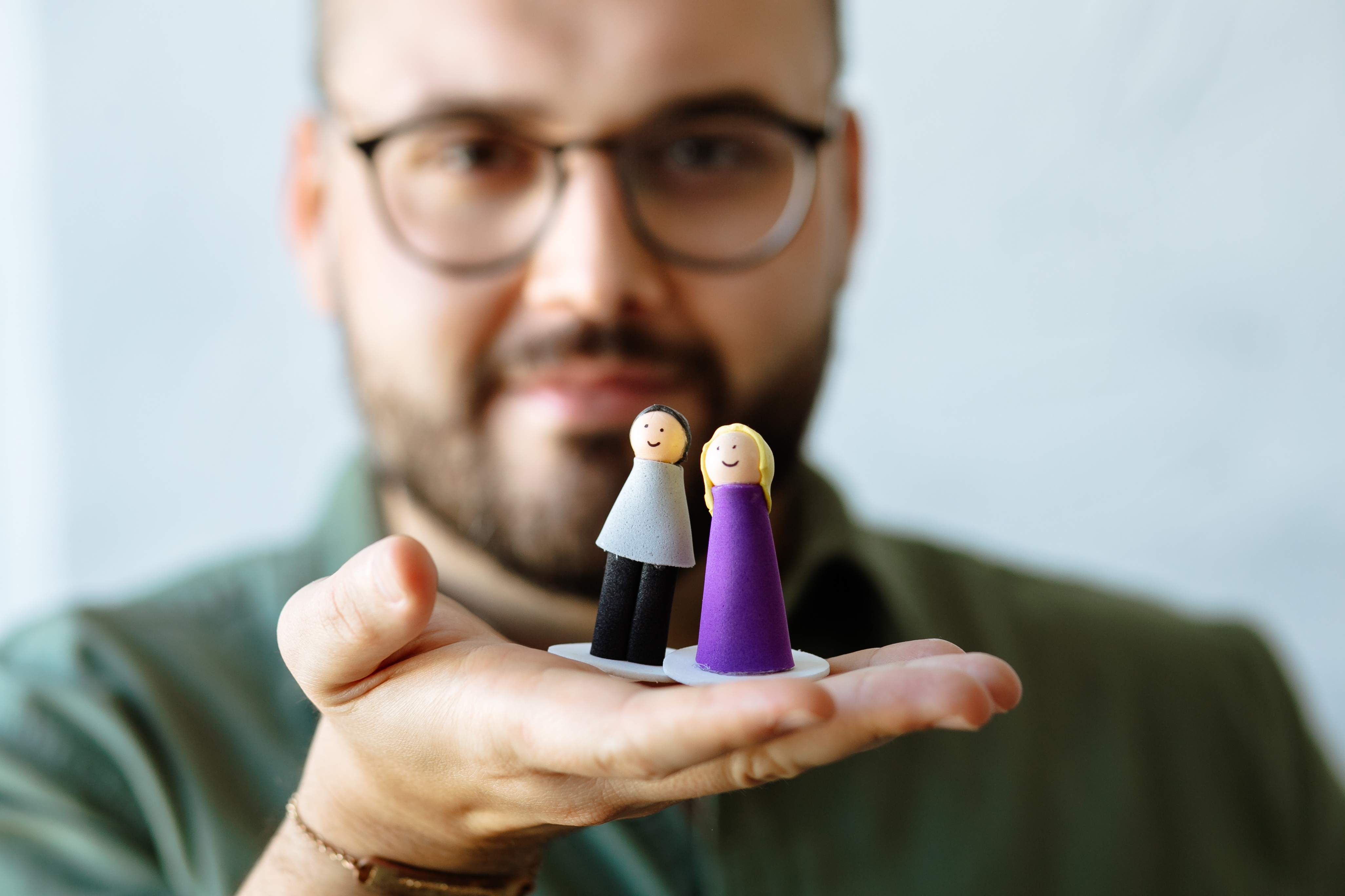 Pessoa em meditação, transmitindo calma e bem-estar