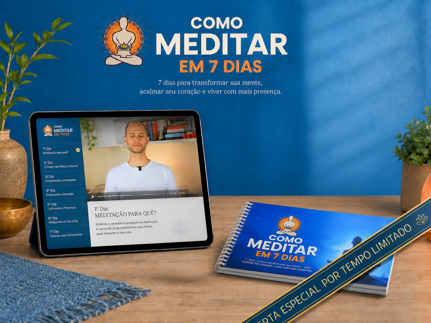 Mockup do curso Como Meditar em 7 Dias: tablet com aula guiada de meditação ao lado da cartilha em capa azul com logo laranja, sobre mesa de madeira com luz quente