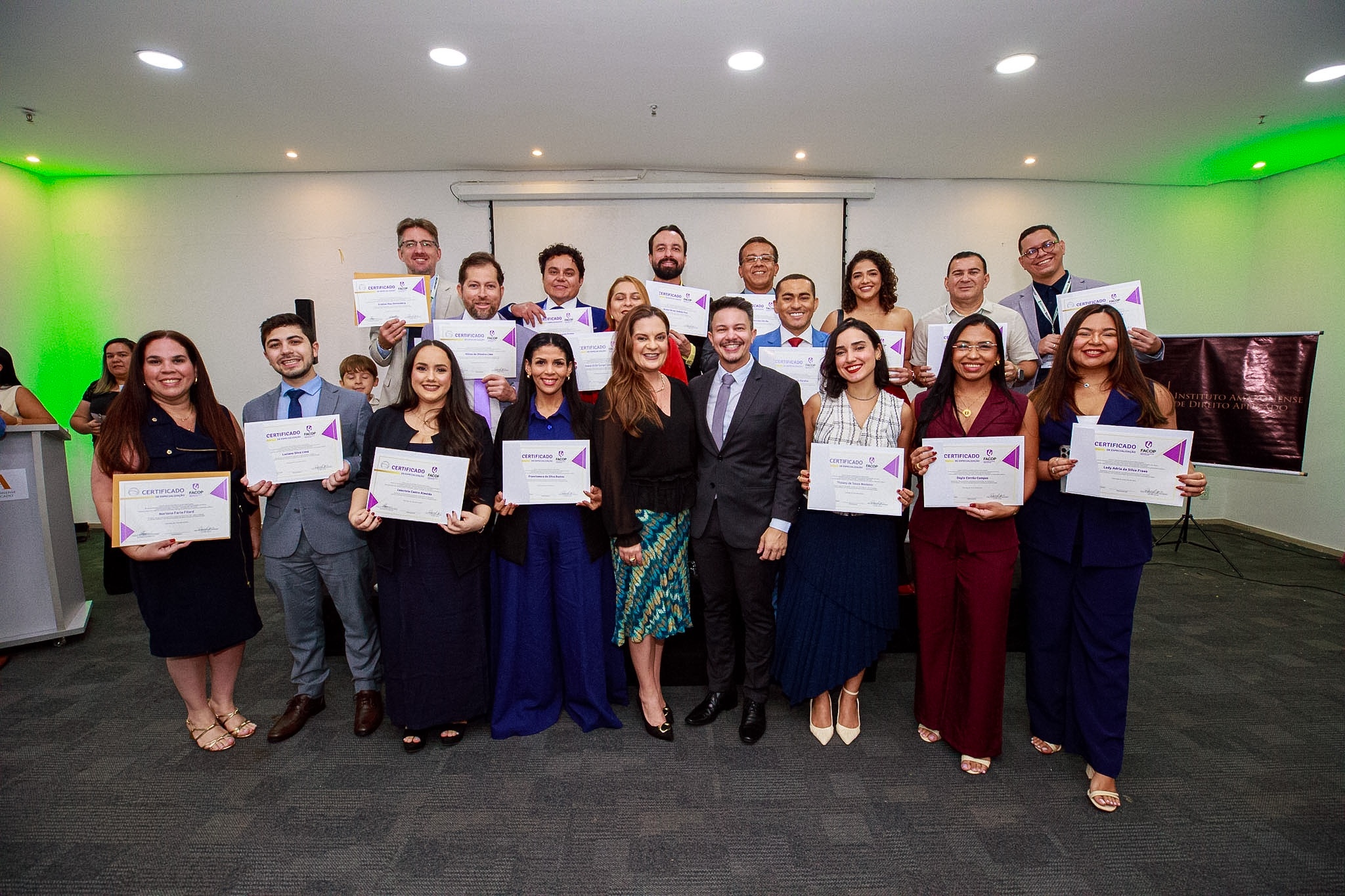 Evento jurídico com participantes