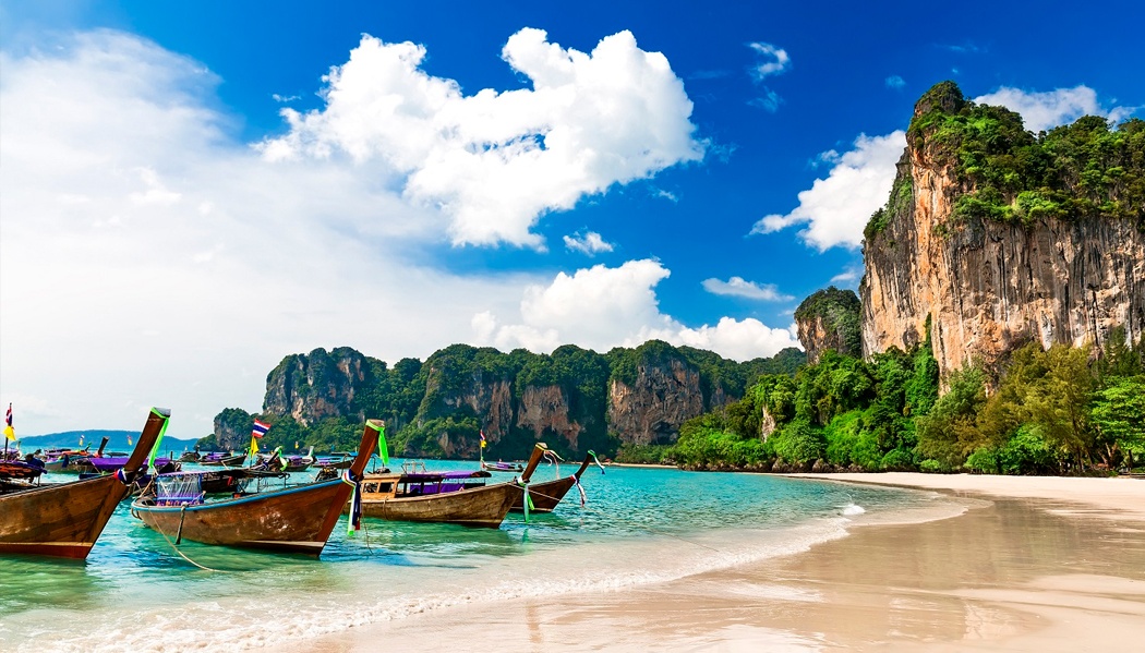 Praias de Krabi com formações rochosas