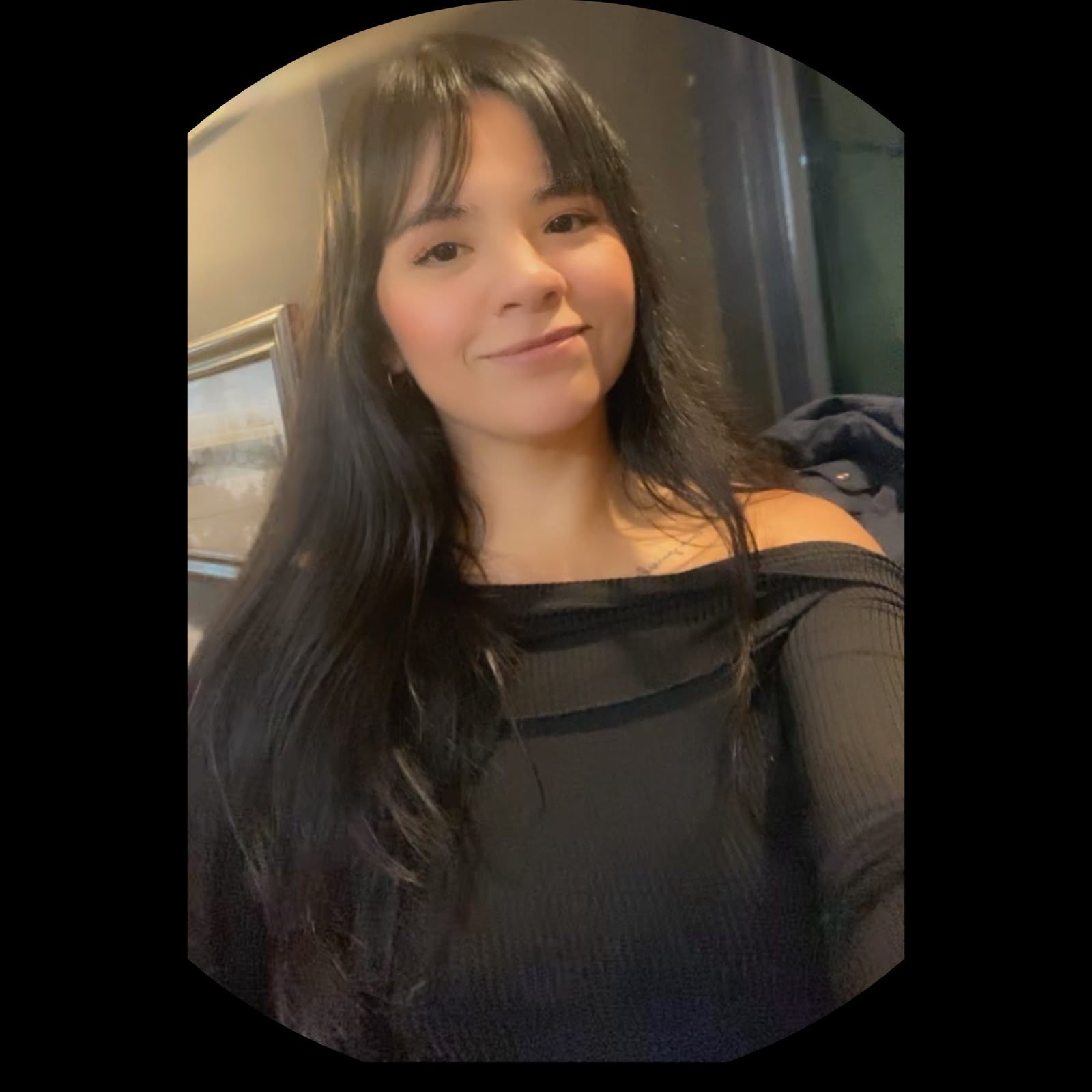 Foto de perfil de la autora del libro, una mujer con una sonrisa cálida y profesional.