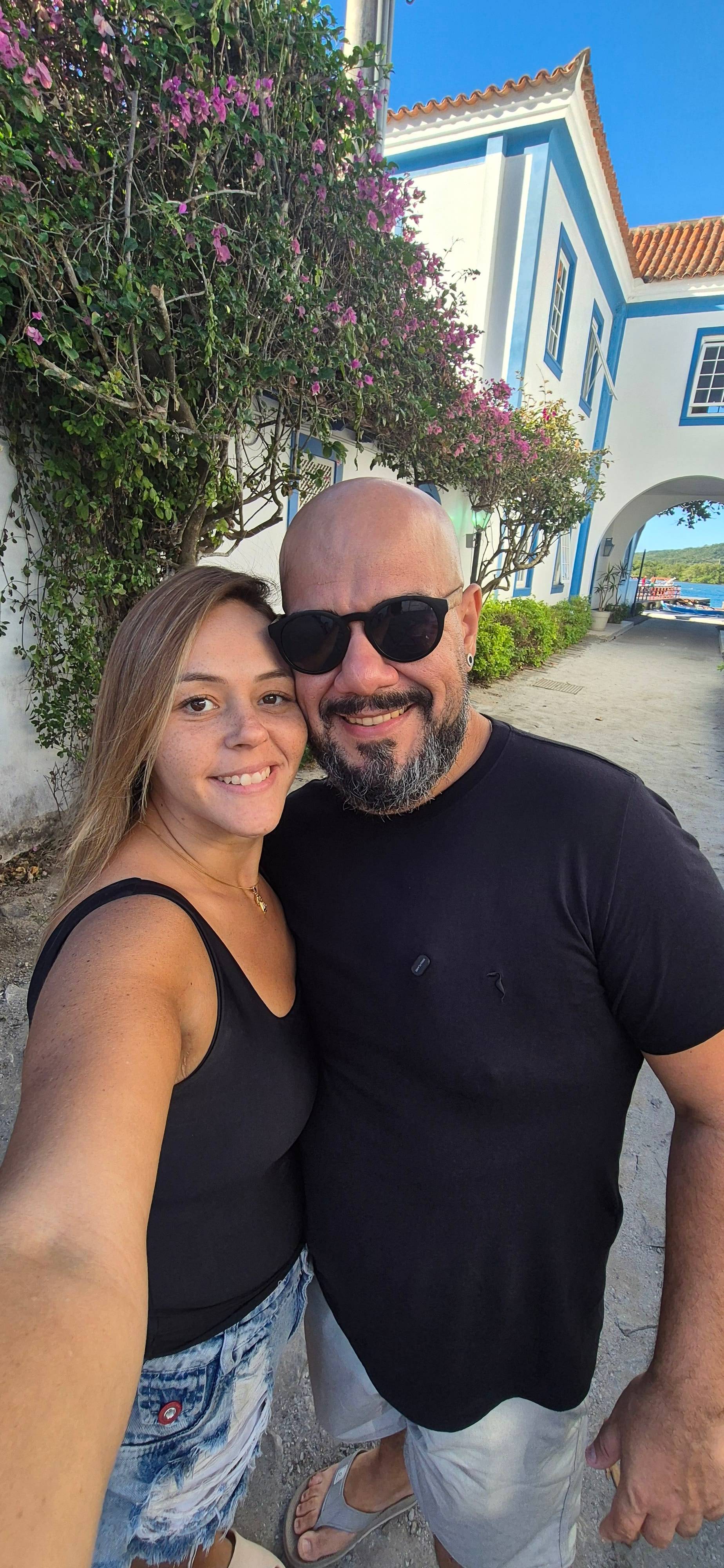 Casal do Vai de Dica gravando conteúdo